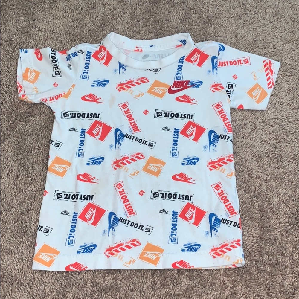 Boys Nike shirt size 4T